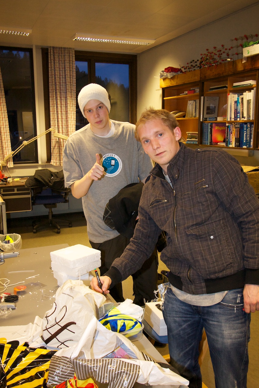 Morten Grina Myhre (left) and Daniel Skifjell Larsen doing final assembly on the night of the launch and gives the equipment the final thumbs up.